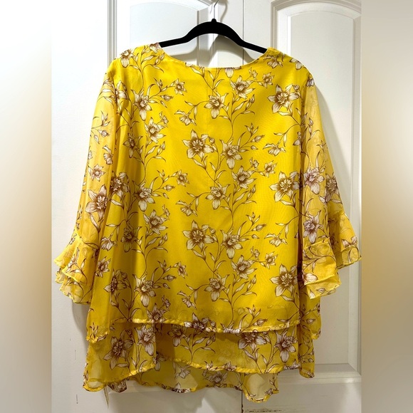 BloomChic Plus Size Daffodils Print Tiered Ruffle Sleeve Mesh Blouse - Picture 4 of 7
